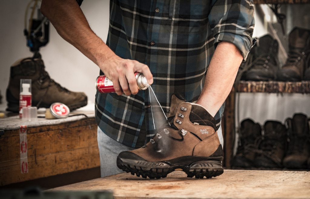 Schuh einsprühen